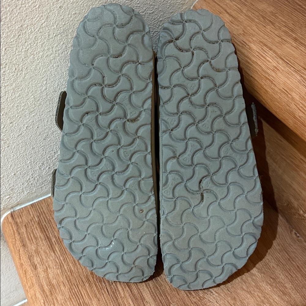 Birkenstock Tan  Sandals with Buckles Size 8 - Picture 16 of 16